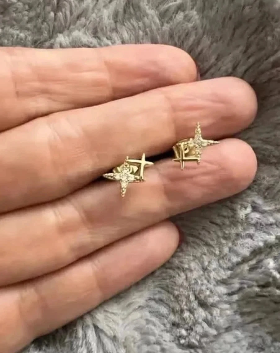 Pequeños aretes de estrella de 2 puntas, dorados – photo 5